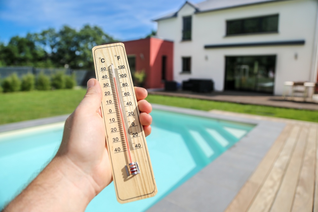How To Heat Your Swimming Pool - Enjoying a Longer Swimming Season